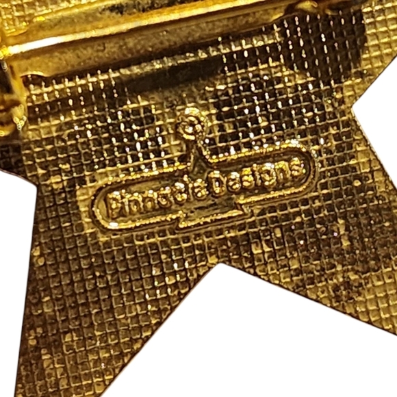 Pinnacle Designs Hollywood Walk Of Fame Star Pin 1.5" Red Star - Picture 3 of 3